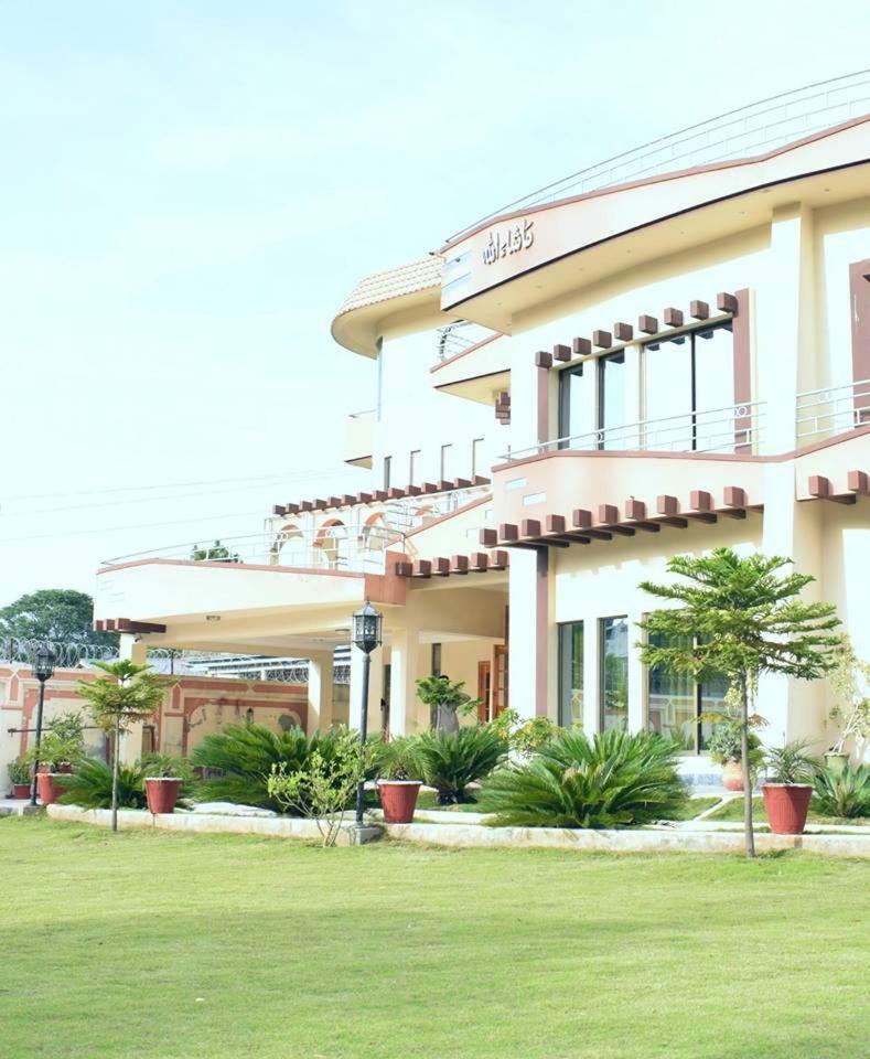 Royal Emirates Residence Abbottabad Exterior photo