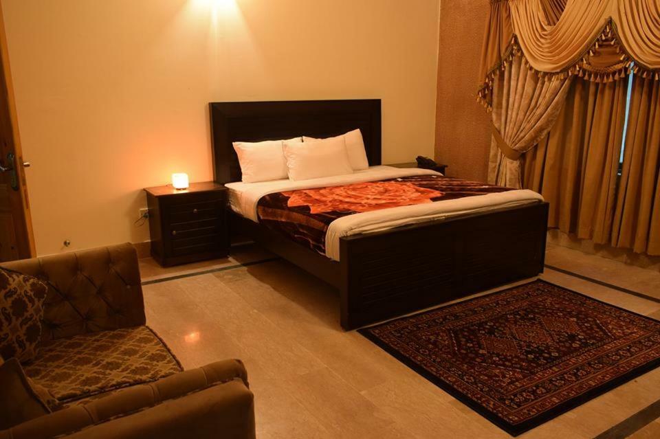 Royal Emirates Residence Abbottabad Exterior photo